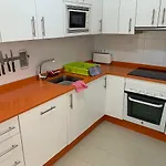 Isla Grosa 2, Hotel