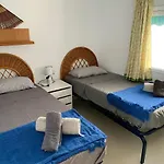 Isla Grosa 2, Hotel
