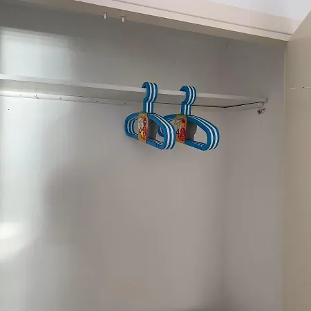 Isla Grosa 2, Hotell