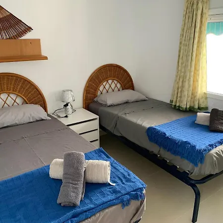 Isla Grosa 2, Hotel
