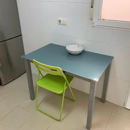 Isla Grosa 2, Hotel